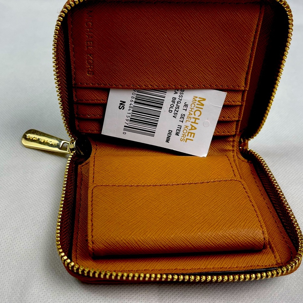 𝐌𝐢𝐜𝐡𝐚𝐞𝐥 𝐊𝐨𝐫𝐬 𝐃𝐞𝐧𝐢𝐦 𝐖𝐚𝐥𝐥𝐞𝐭 - Picture 3 of 5